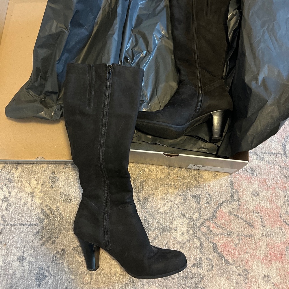 La Canadienne knee high Nuback boots